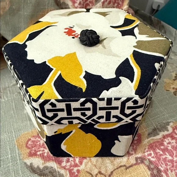 Vera Bradley Floral Hexagonal Fabric Box NWT - Picture 5 of 5